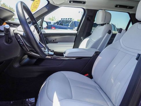 Used 2023 Land Rover Range Rover Sport SE image 13