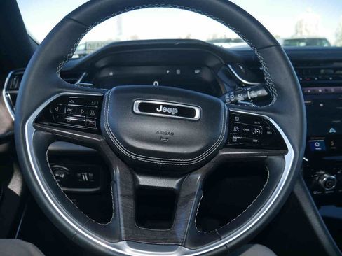 Certified 2023 Jeep Grand Cherokee L Overland image 38