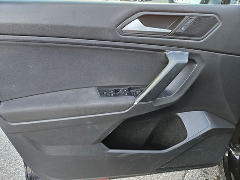 Used 2020 Volkswagen Tiguan S image 15