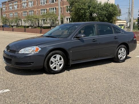 Used 2009 Chevrolet Impala LS FWD image 2