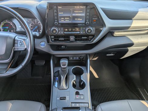 Used 2022 Toyota Highlander Bronze Edition image 7