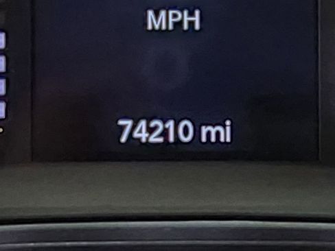 Used 2019 Jeep Cherokee Latitude Plus w/ Comfort/Convenience Group image 34