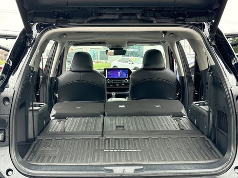 Used 2023 Toyota Highlander L image 7