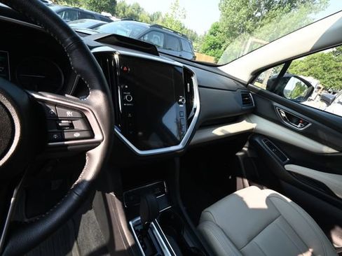 Used 2025 Subaru Ascent Limited AWD/4WD image 9