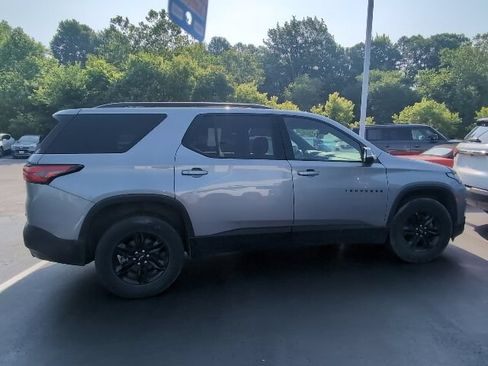 Used 2023 Chevrolet Traverse LT FWD image 3