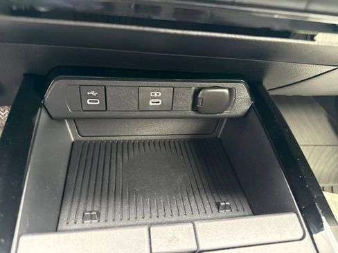 Used 2024 Toyota Prius Prime FWD image 20