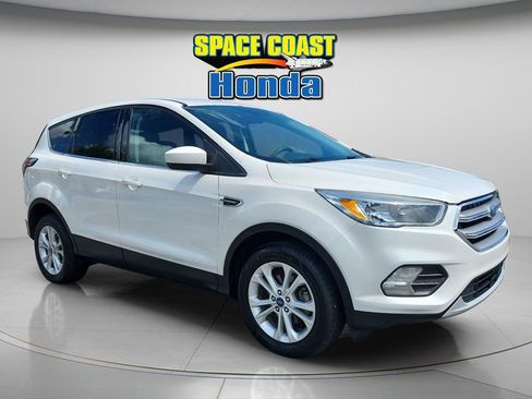 Used 2017 Ford Escape SE image 1