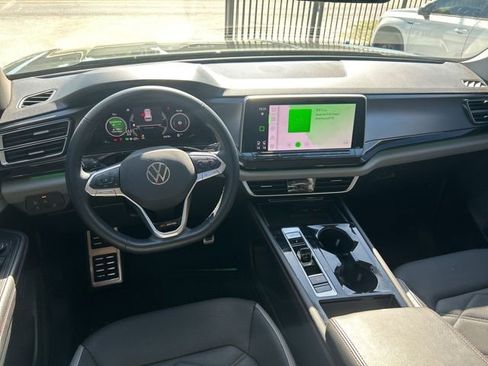 Used 2024 Volkswagen Atlas Peak Edition SE image 11