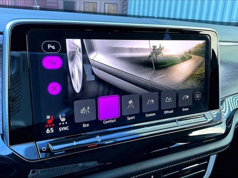 Used 2024 Volkswagen Atlas SEL Premium R-Line image 34