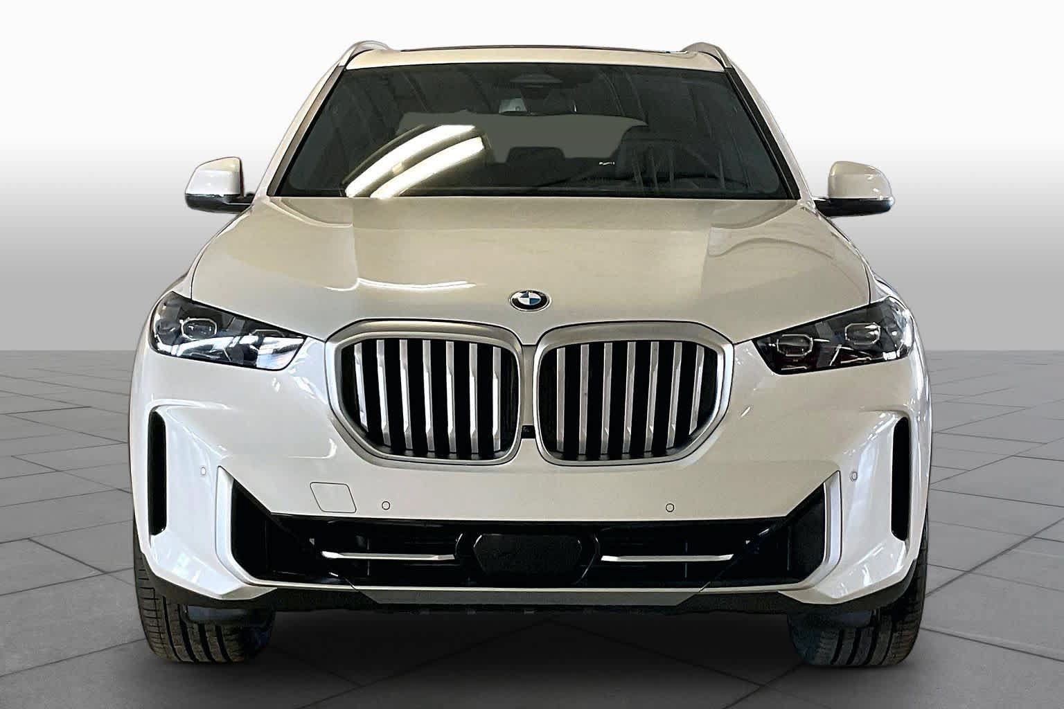 Used 2026 BMW X5 xDrive40i w/ Premium Package AWD/4WD image 3