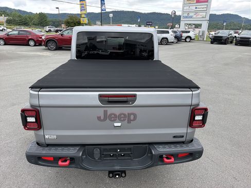 Used 2020 Jeep Gladiator Rubicon AWD/4WD image 9