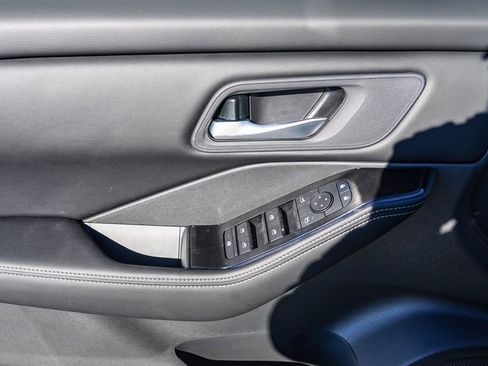 New 2026 Nissan Rogue SV FWD image 18