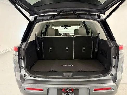 New 2026 Nissan Pathfinder SL image 8