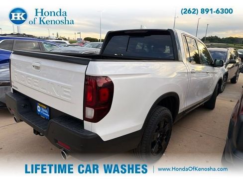 Certified 2025 Honda Ridgeline Black Edition image 2