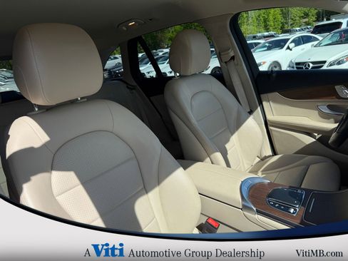 Used 2021 Mercedes-Benz GLC 300 4MATIC image 30