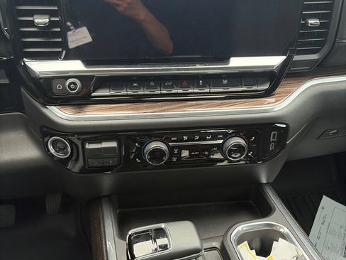 Used 2025 Chevrolet Silverado 1500 LT RWD image 18
