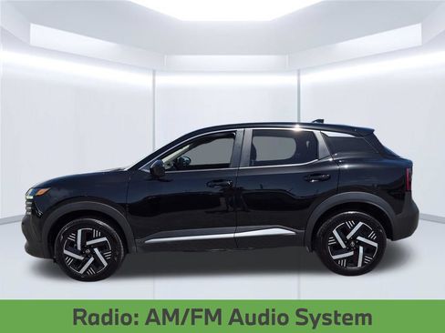 Used 2025 Nissan Kicks SV FWD image 2