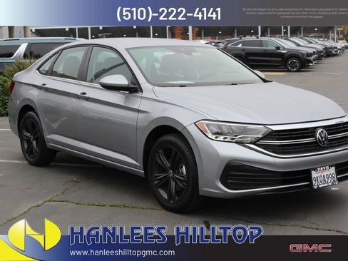 Used 2023 Volkswagen Jetta SE image 5