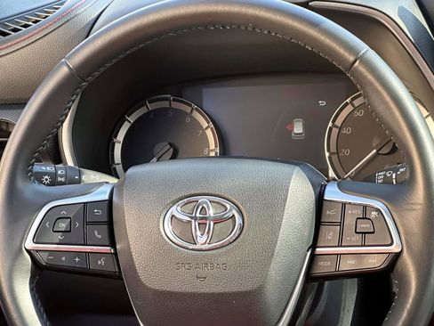 Used 2024 Toyota Highlander XSE image 20