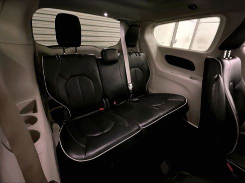 Used 2022 Chrysler Pacifica Limited image 27