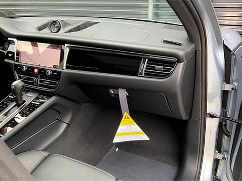 New 2025 Porsche Macan image 22