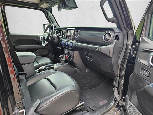 Used 2021 Jeep Wrangler Unlimited Rubicon 4xe w/ Cold Weather Group AWD/4WD image 12