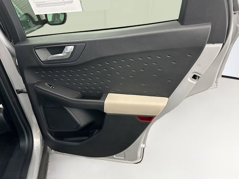 Used 2020 Ford Escape SE image 31