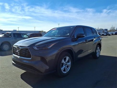 Certified 2023 Toyota Highlander L image 3