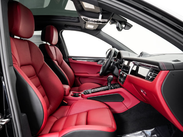 Certified 2026 Porsche Macan AWD/4WD image 19