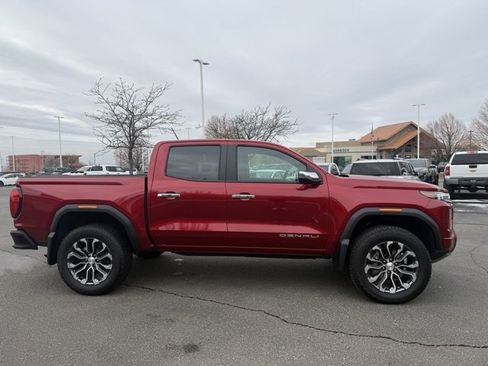 Used 2025 GMC Canyon Denali image 5