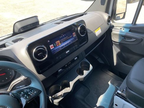 Used 2026 Mercedes-Benz Sprinter 2500 image 5