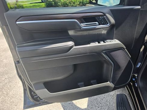 Used 2025 GMC Sierra 1500 SLT RWD image 18