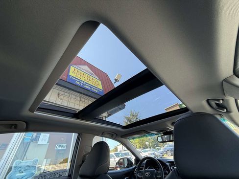 Used 2018 Toyota Camry XSE w/ Driver Assist Package image 23