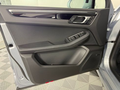 Certified 2026 Porsche Macan AWD/4WD image 14