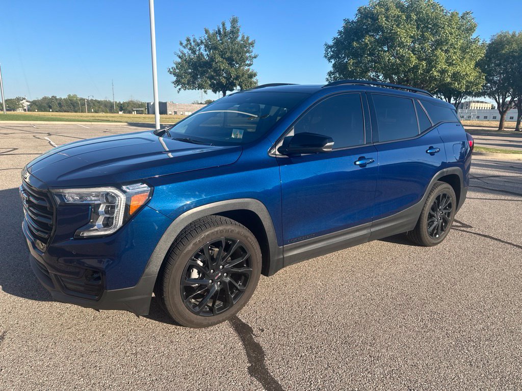 Used 2023 GMC Terrain SLT w/ Tech Package FWD image 1