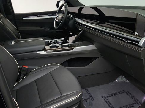 Certified 2025 Cadillac Escalade ESV Premium Luxury w/ LPO, Floor Liner Package image 24