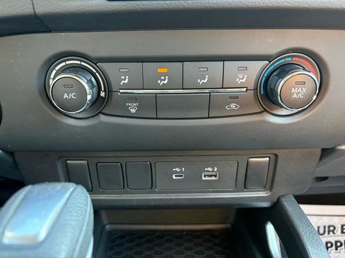 Used 2024 Nissan Frontier SV image 15