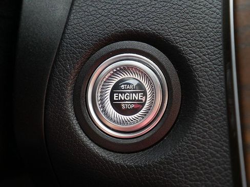 Used 2019 Mercedes-Benz C 300 4MATIC Sedan image 37