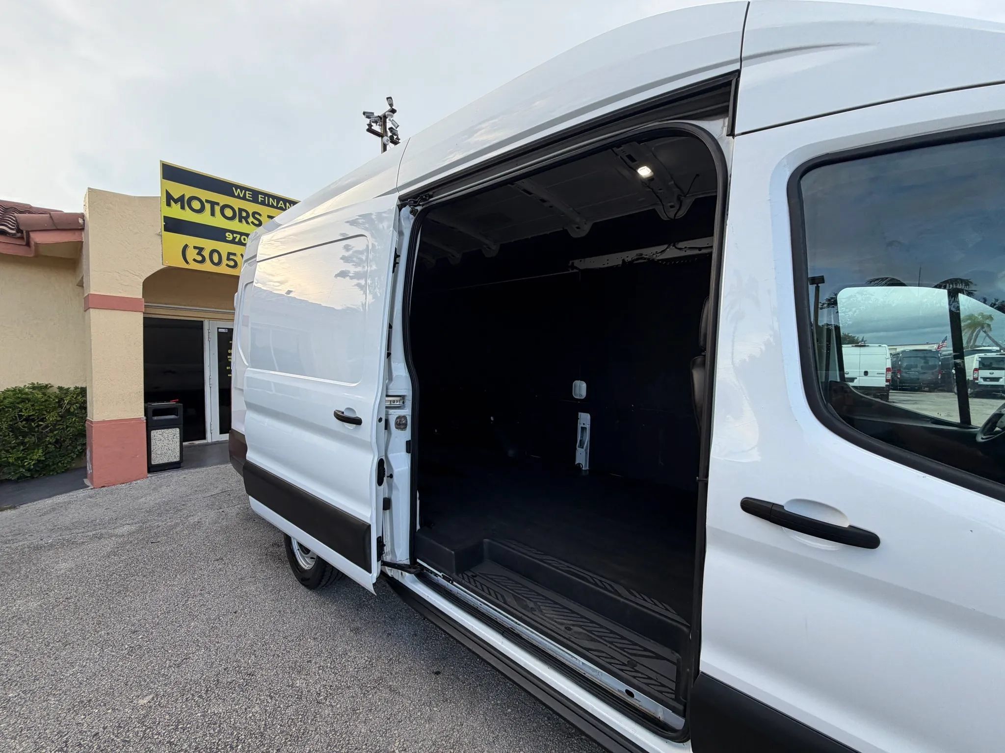 Used 2023 Ford Transit 250 148 High Roof Extended w/ Load Area Protection Package RWD image 8