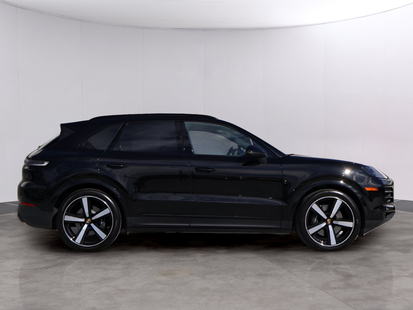 Used 2024 Porsche Cayenne AWD/4WD image 9