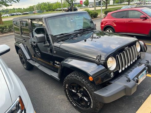 Used 2016 Jeep Wrangler Unlimited Sahara w/ Connectivity Group AWD/4WD image 2