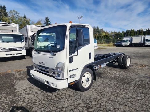 New 2025 Isuzu NPR image 5