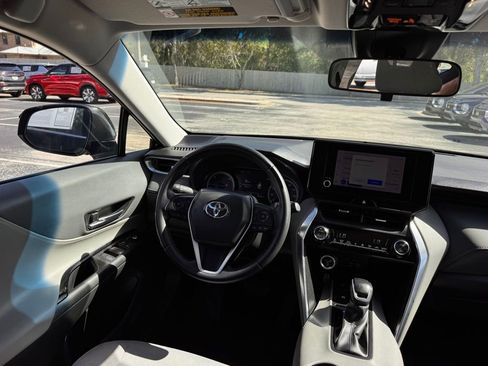 Used 2023 Toyota Venza LE AWD/4WD image 25