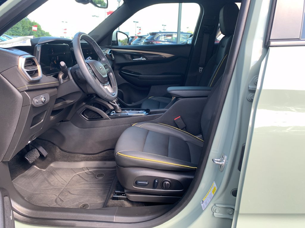 Used 2025 Chevrolet TrailBlazer ACTIV w/ Convenience Package FWD image 17