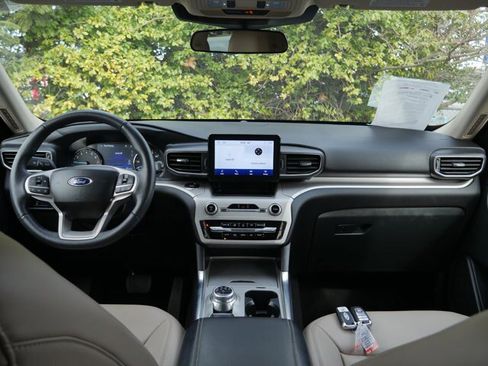 Certified 2023 Ford Explorer XLT w/ Equipment Group 202A image 16