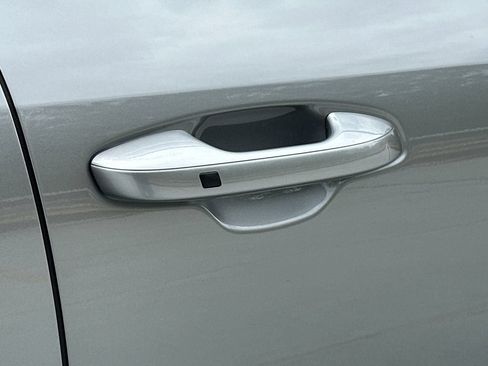 New 2026 Kia Niro EX FWD image 8