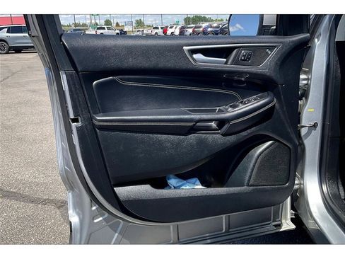 Used 2022 Ford Edge Titanium image 23