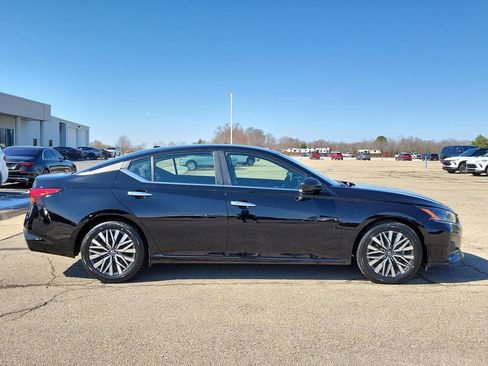 Used 2024 Nissan Altima 2.5 SV image 6