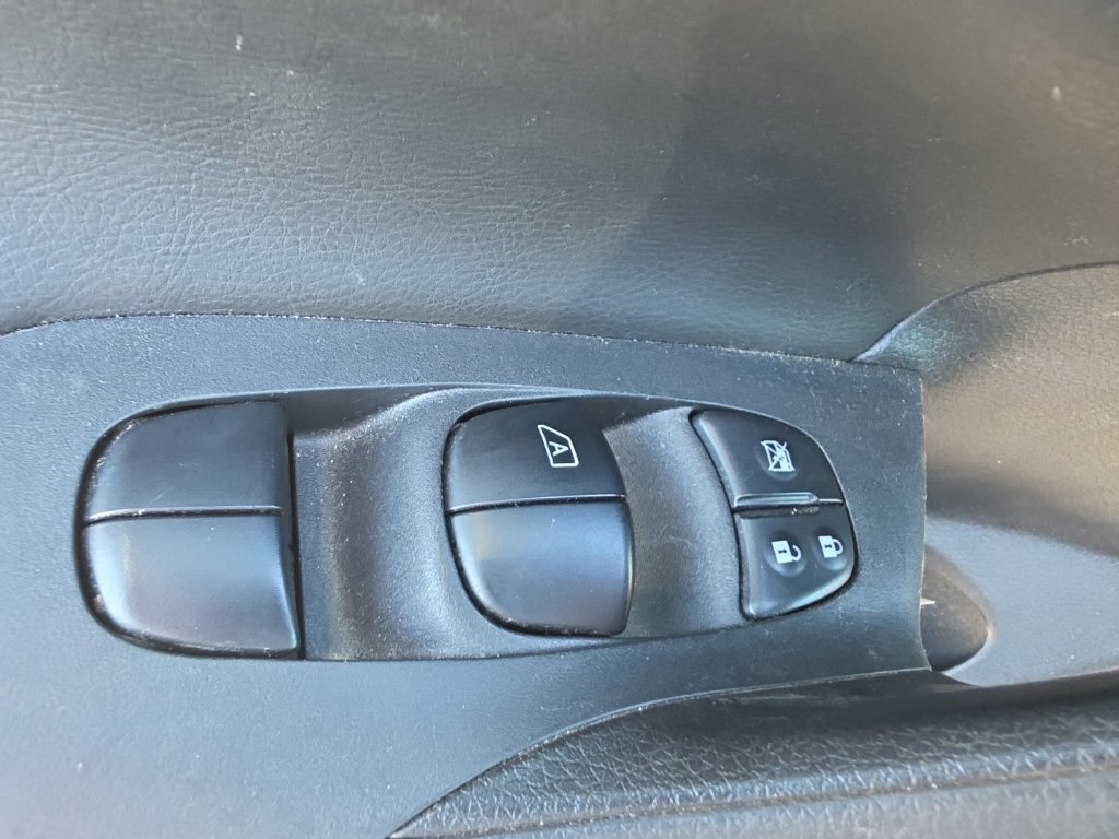 Used 2017 Nissan Altima 2.5 SR FWD image 12