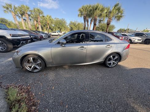 Used 2017 Lexus IS 200t w/ Premium Package RWD image 4